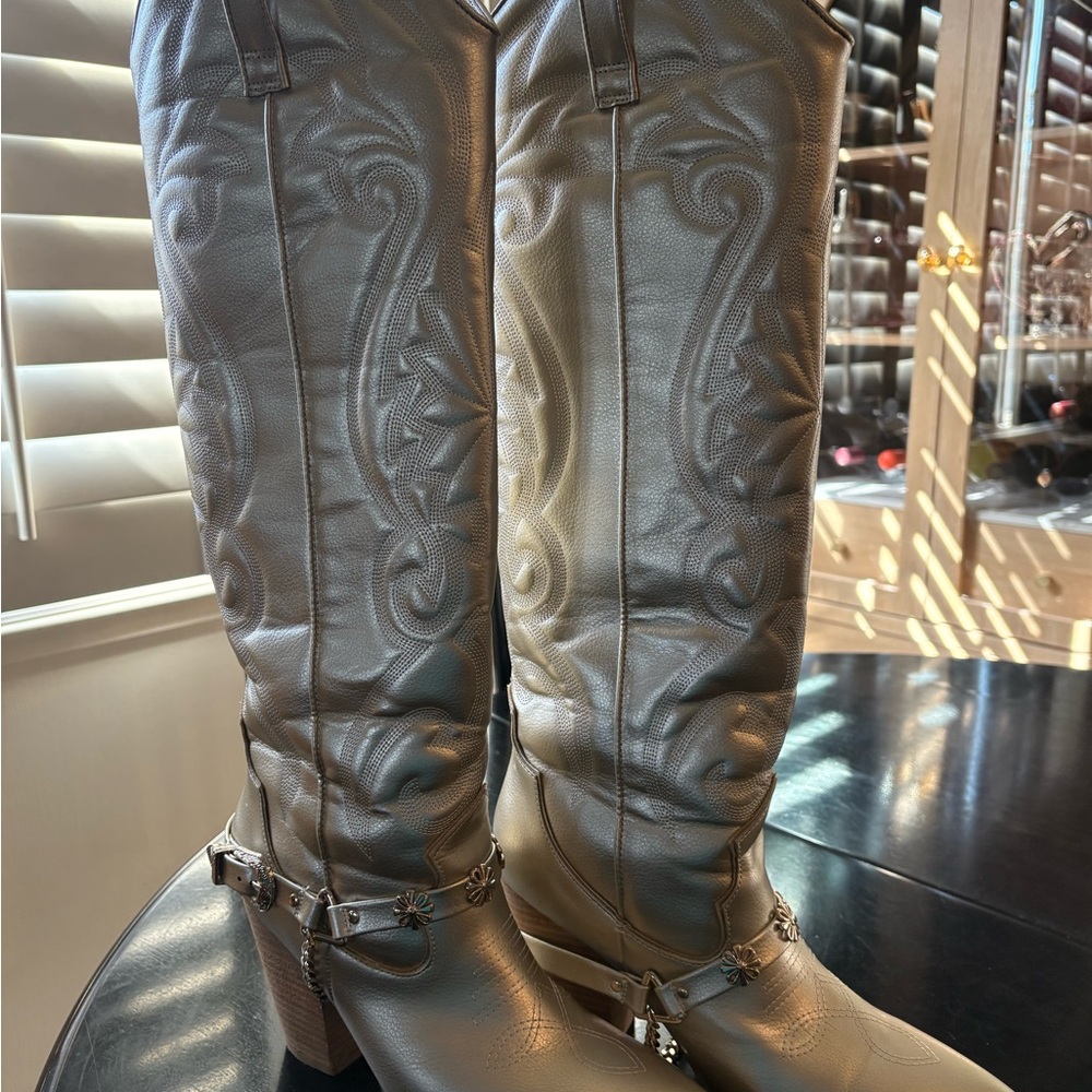 Stylish Knee-High Leather Boots